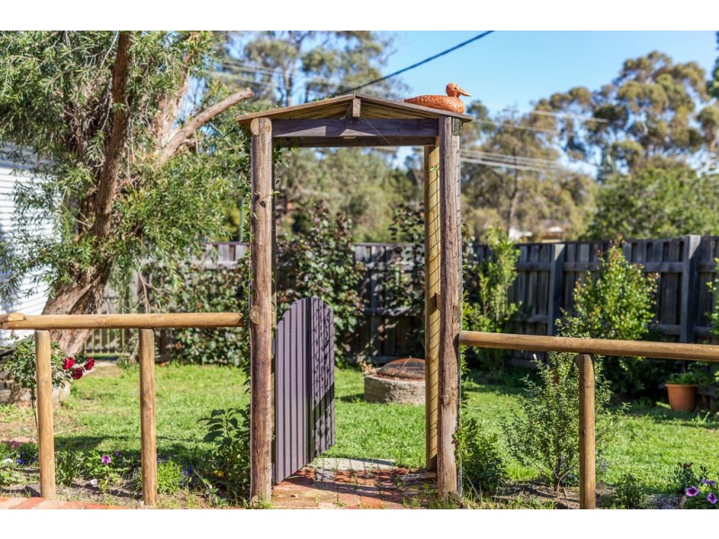 2 Windoo Place, Koongamia WA 6056