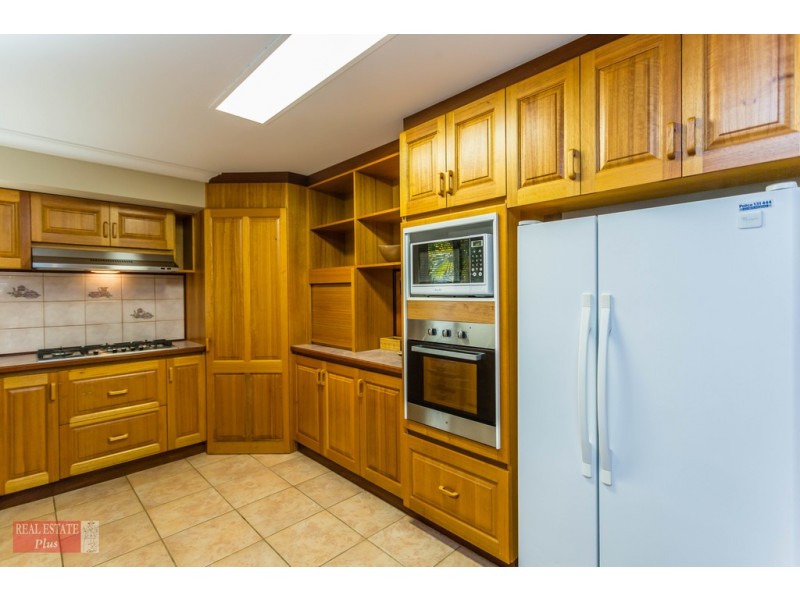 8 Pinebrook Gardens, Forrestfield WA 6058