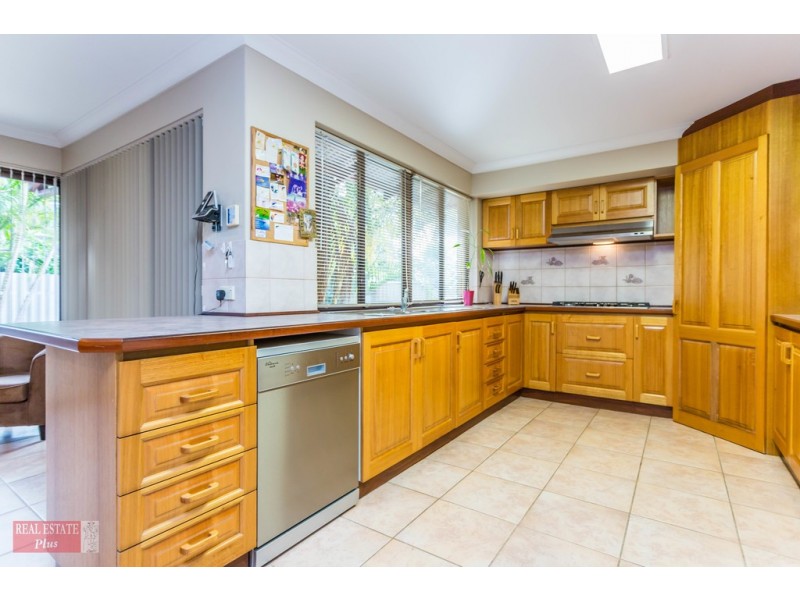 8 Pinebrook Gardens, Forrestfield WA 6058