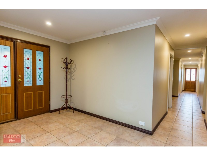 8 Pinebrook Gardens, Forrestfield WA 6058