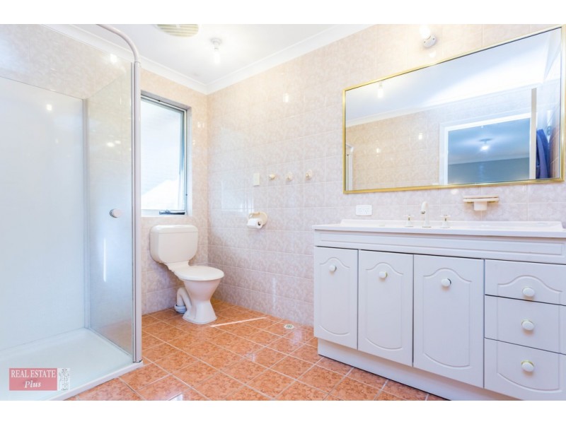 8 Pinebrook Gardens, Forrestfield WA 6058