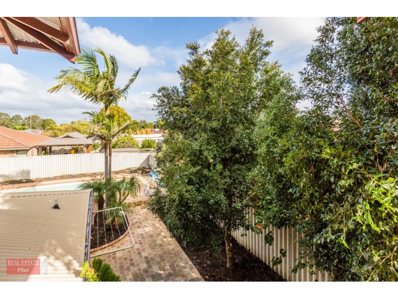 8 Pinebrook Gardens, Forrestfield WA 6058