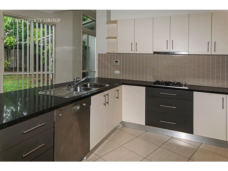 16 Elm Place, Heathwood QLD 4110