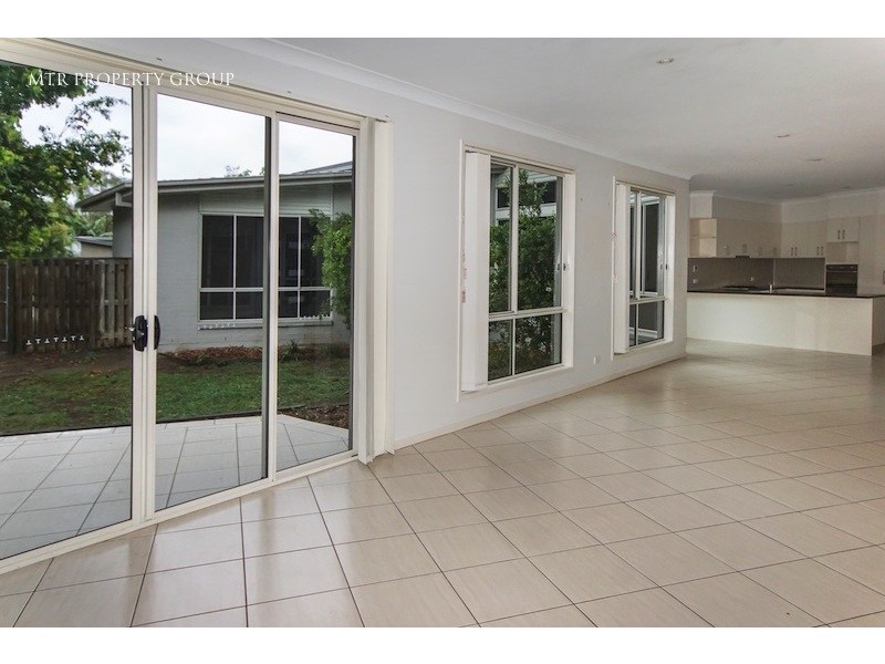 16 Elm Place, Heathwood QLD 4110