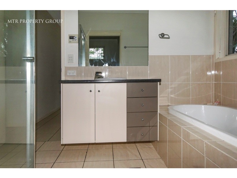 16 Elm Place, Heathwood QLD 4110