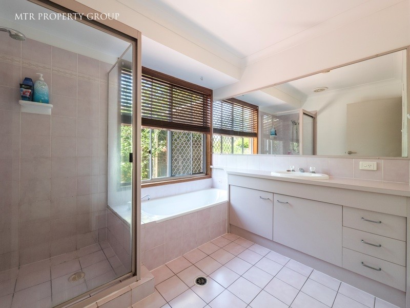 25 Solander Cct, Forest Lake QLD 4078