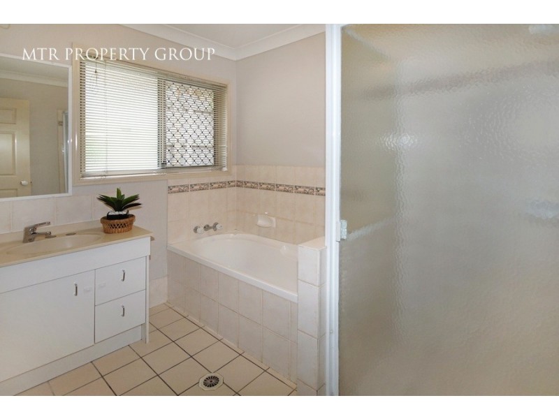 8 Whipbird Place, Doolandella QLD 4077