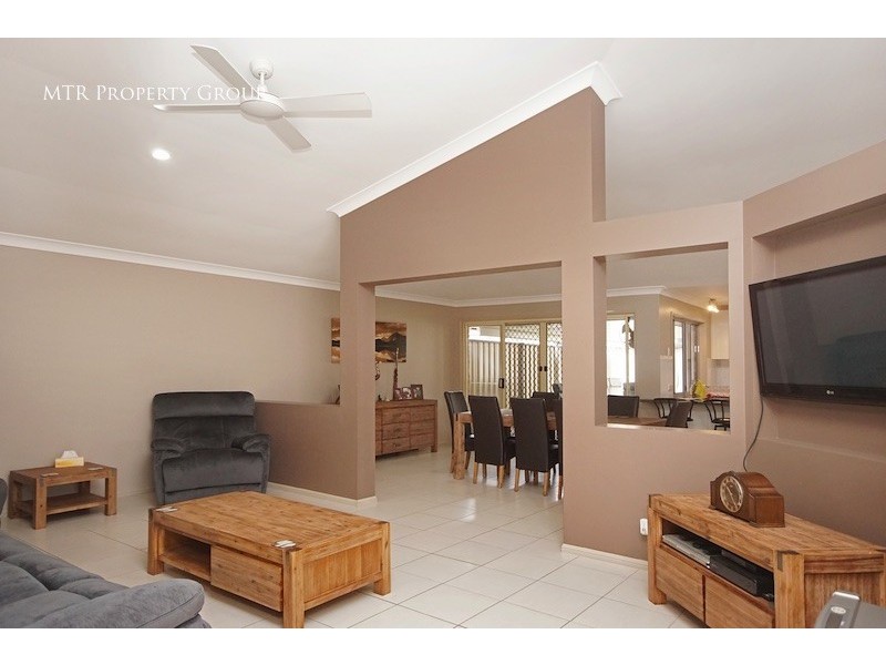 27 Carolina Parade, Forest Lake QLD 4078