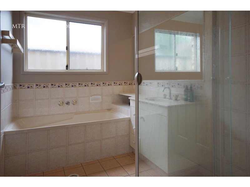 27 Carolina Parade, Forest Lake QLD 4078