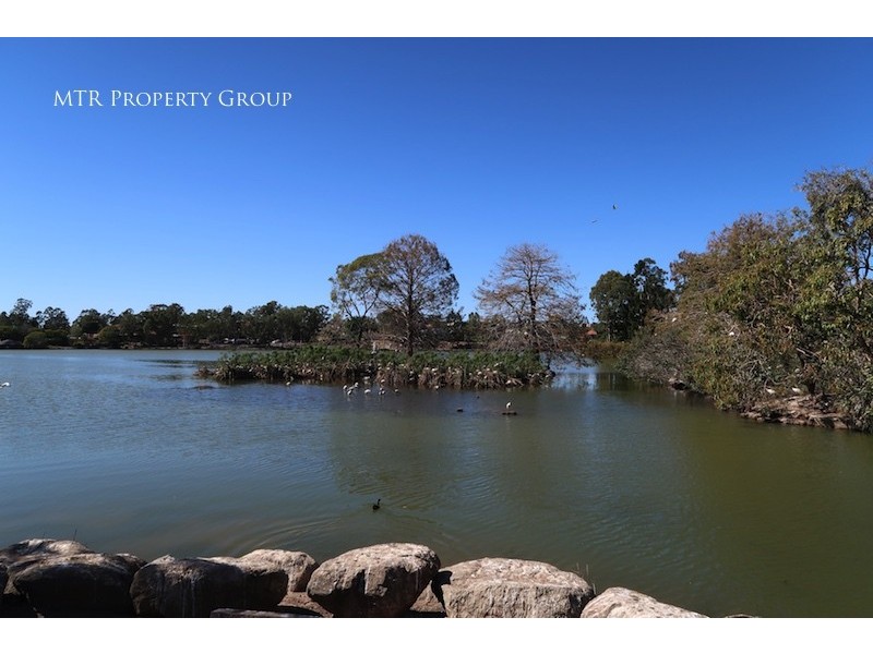 4 McKenzie Place, Forest Lake QLD 4078