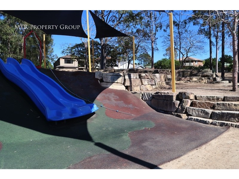 4 McKenzie Place, Forest Lake QLD 4078