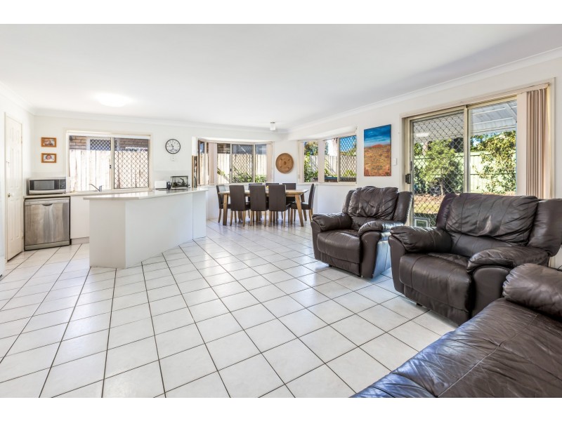25 Clarendon Circuit, Forest Lake QLD 4078