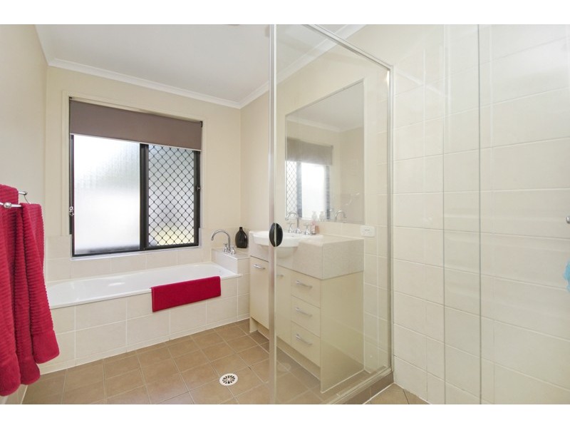 27 Paperbark Crescent, Heathwood QLD 4110