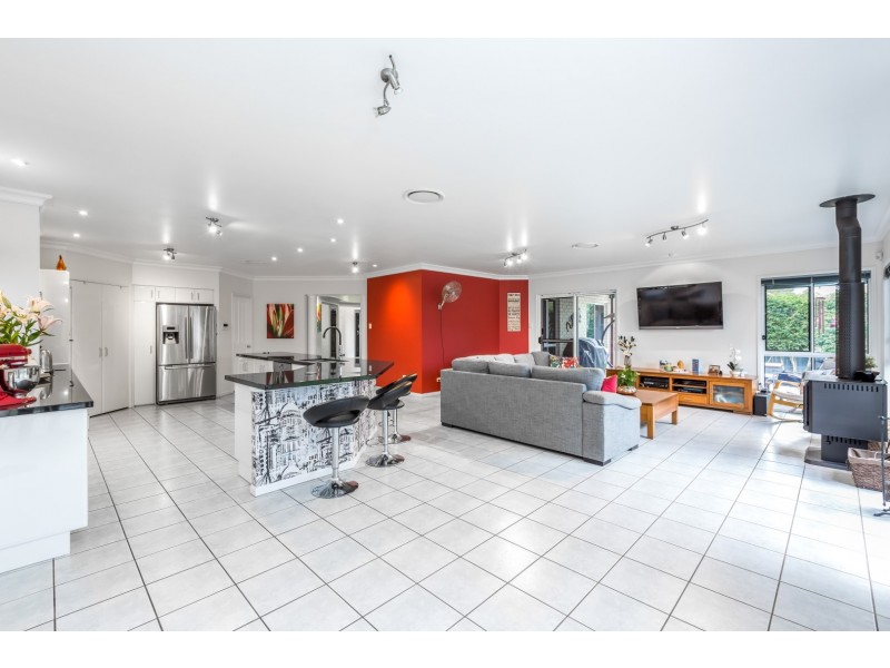 14 Camberwell Place, Forest Lake QLD 4078