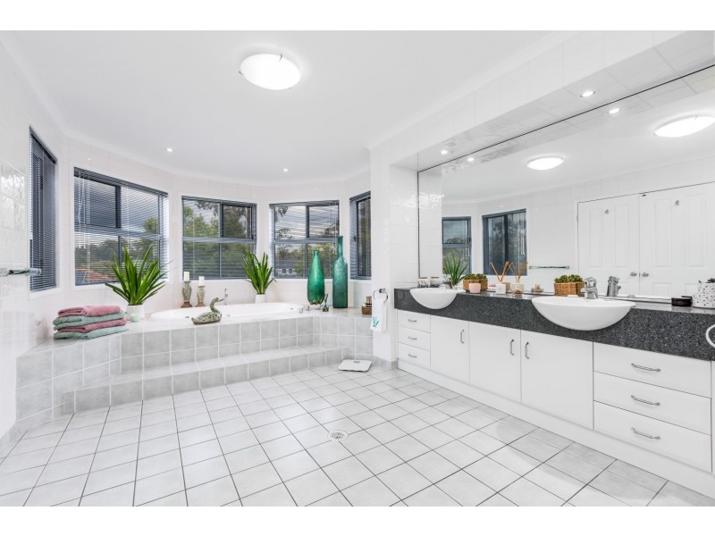 14 Camberwell Place, Forest Lake QLD 4078