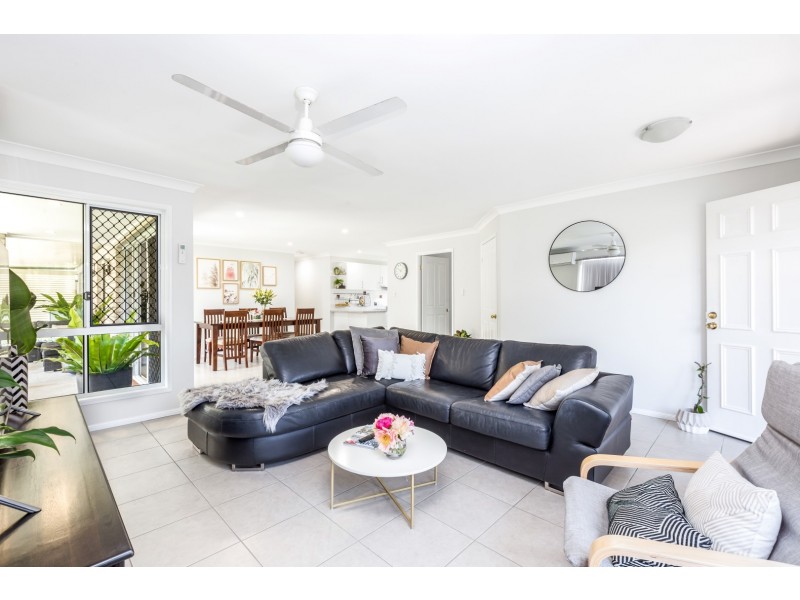 8 Tivoli Place, Forest Lake QLD 4078