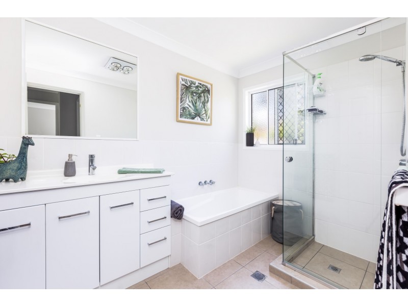 8 Tivoli Place, Forest Lake QLD 4078