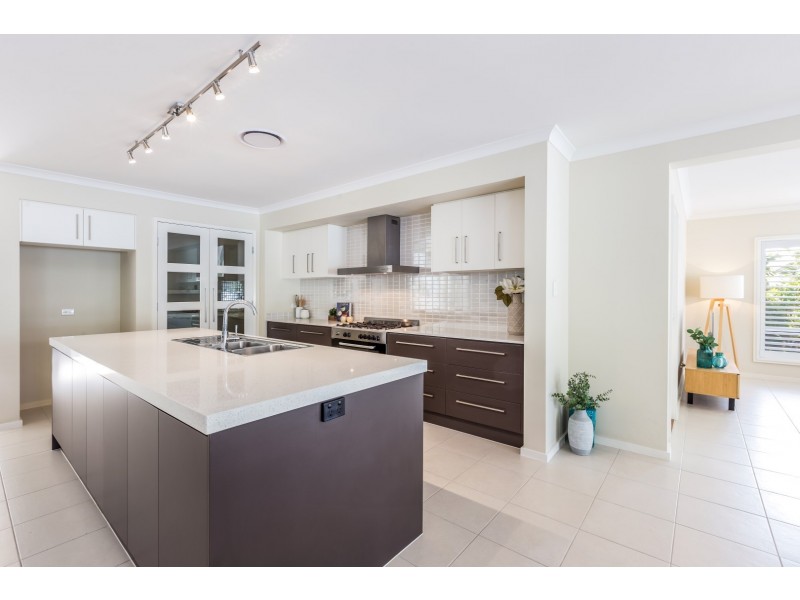 39 Greentree Crescent, Forest Lake QLD 4078