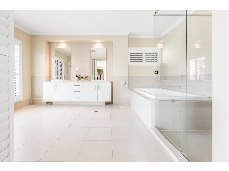 39 Greentree Crescent, Forest Lake QLD 4078