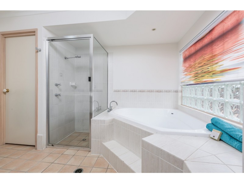 1 Vaucluse Street, Forest Lake QLD 4078