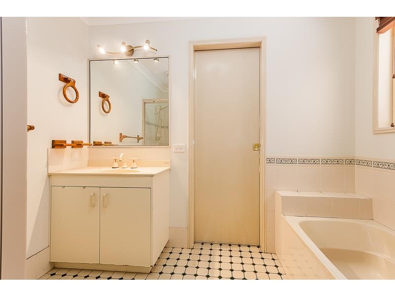 10 Collina Crescent, Forest Lake QLD 4078