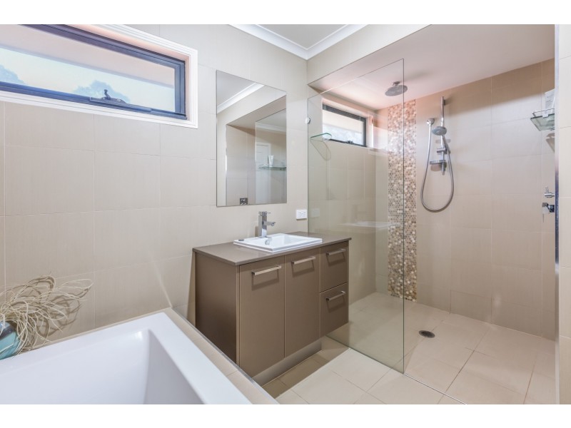 7 Camberwell Place, Forest Lake QLD 4078