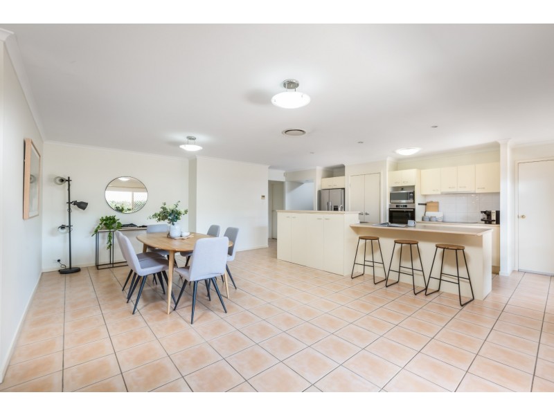 40 Cascade Drive, Forest Lake QLD 4078