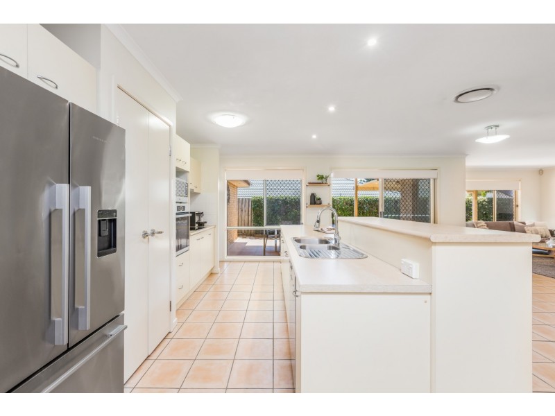 40 Cascade Drive, Forest Lake QLD 4078