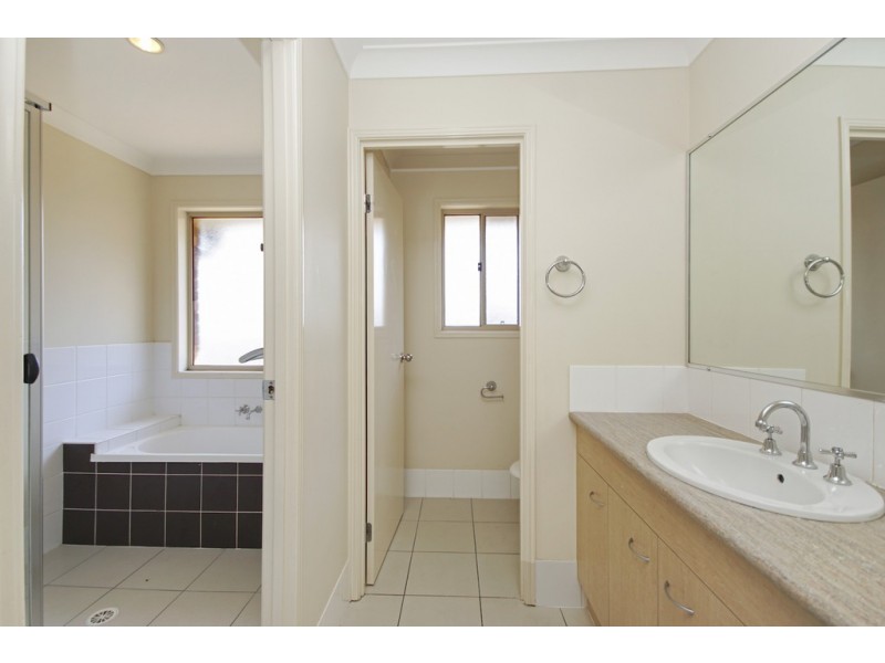 2 Siffleet Street, Bellbird Park QLD 4300