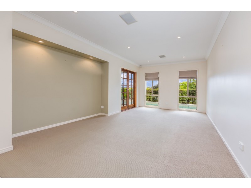 1 Hamilton Close, Forest Lake QLD 4078