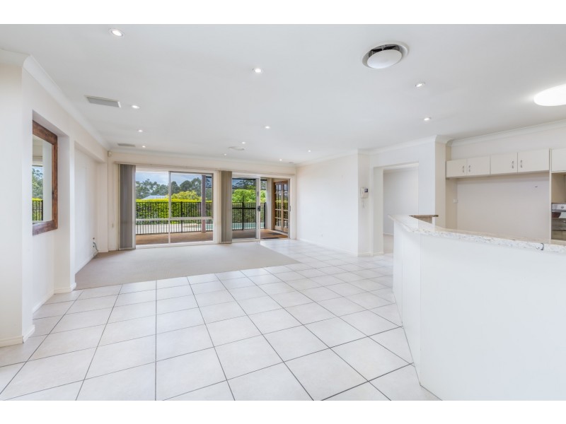 1 Hamilton Close, Forest Lake QLD 4078