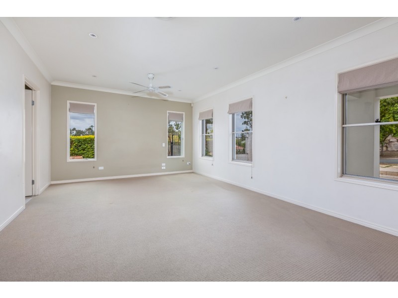 1 Hamilton Close, Forest Lake QLD 4078