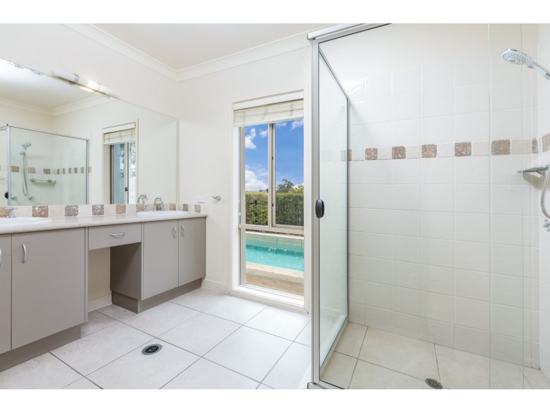 1 Hamilton Close, Forest Lake QLD 4078