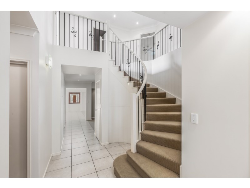 1 Hamilton Close, Forest Lake QLD 4078