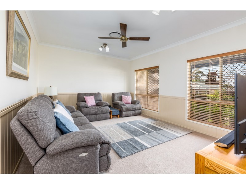 11 Burnside Place, Forest Lake QLD 4078