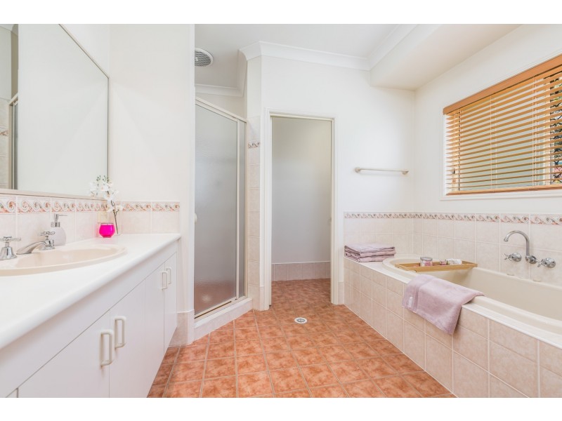 11 Burnside Place, Forest Lake QLD 4078