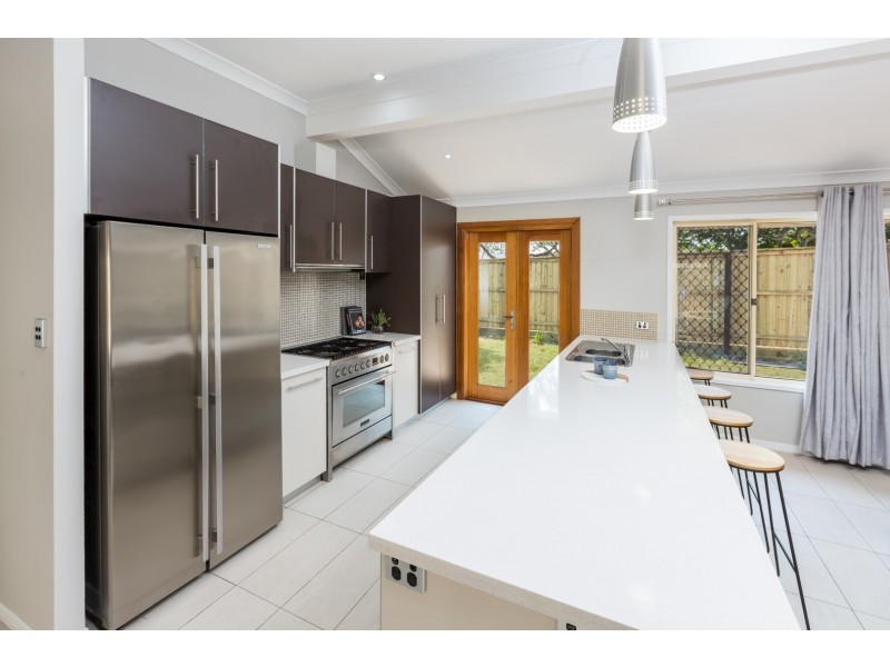 2 Minker Place, Forest Lake QLD 4078