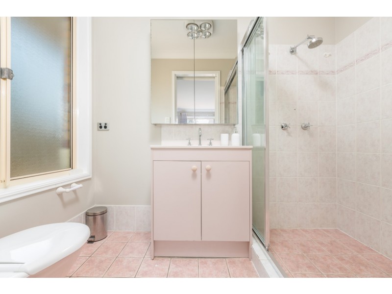 2 Minker Place, Forest Lake QLD 4078