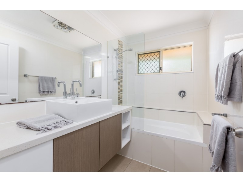 2 Minker Place, Forest Lake QLD 4078