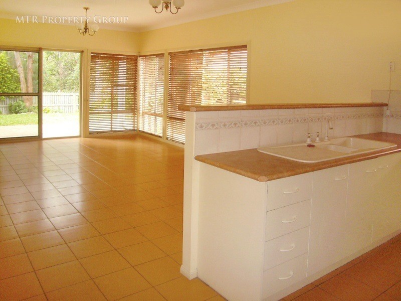 8 Grasstree Place, Forest Lake QLD 4078