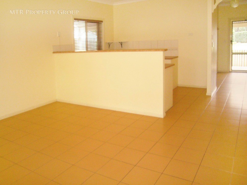 8 Grasstree Place, Forest Lake QLD 4078