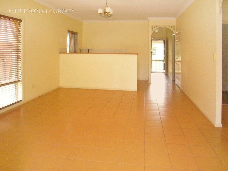 8 Grasstree Place, Forest Lake QLD 4078