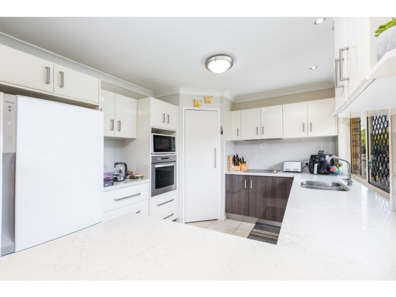 11 Sarabah Place, Forest Lake QLD 4078