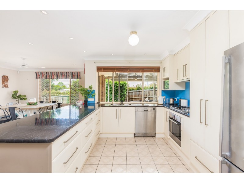 18 Baccata Place, Forest Lake QLD 4078