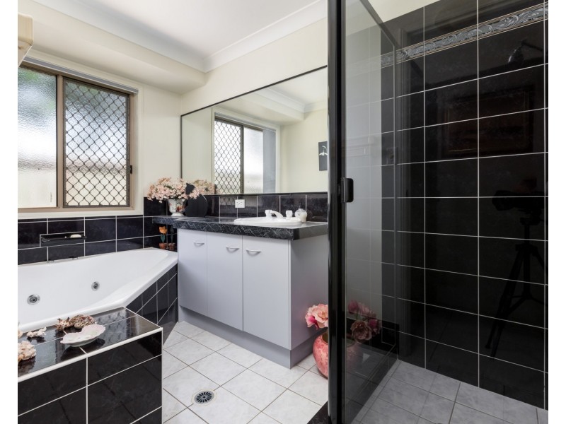 1 Tasman Place, Forest Lake QLD 4078
