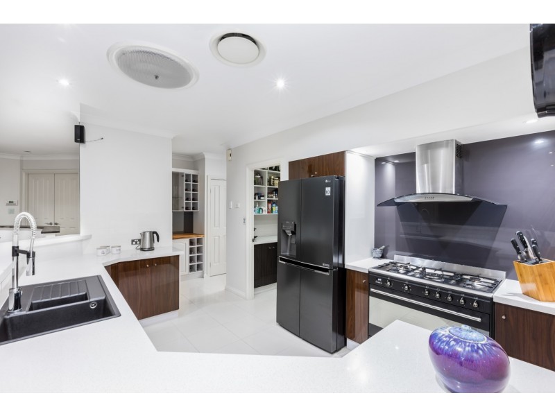 6 Somerset Close, Forest Lake QLD 4078