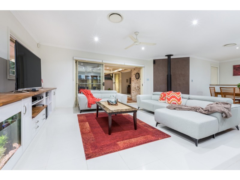 6 Somerset Close, Forest Lake QLD 4078