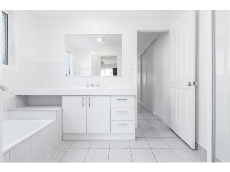 54 Rimu Crescent, Forest Lake QLD 4078