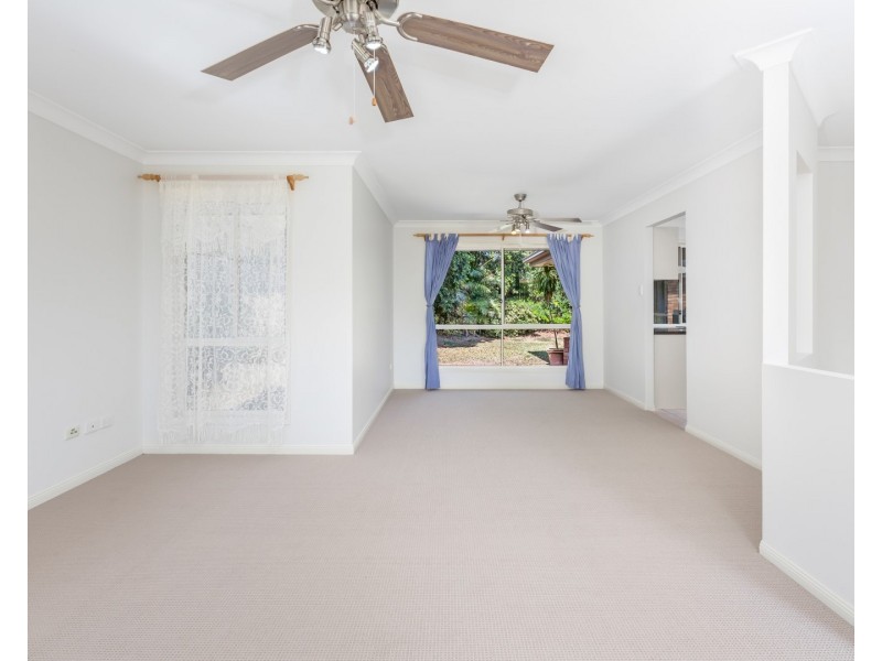 6 Glasshouse Crescent, Forest Lake QLD 4078