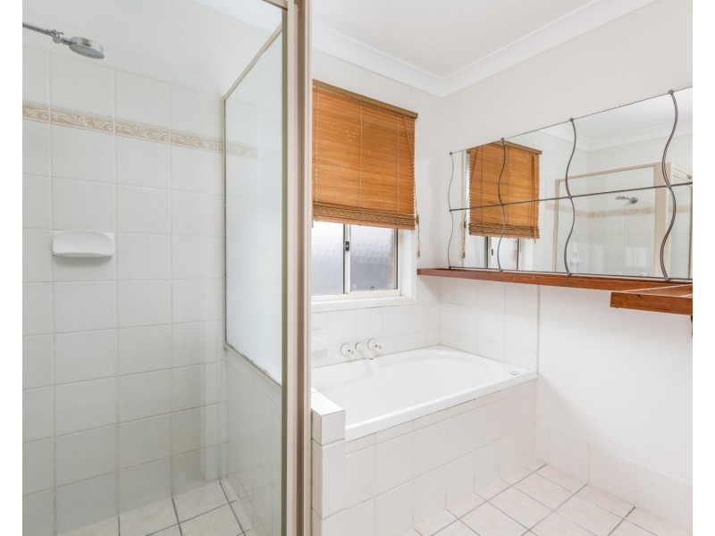 6 Glasshouse Crescent, Forest Lake QLD 4078